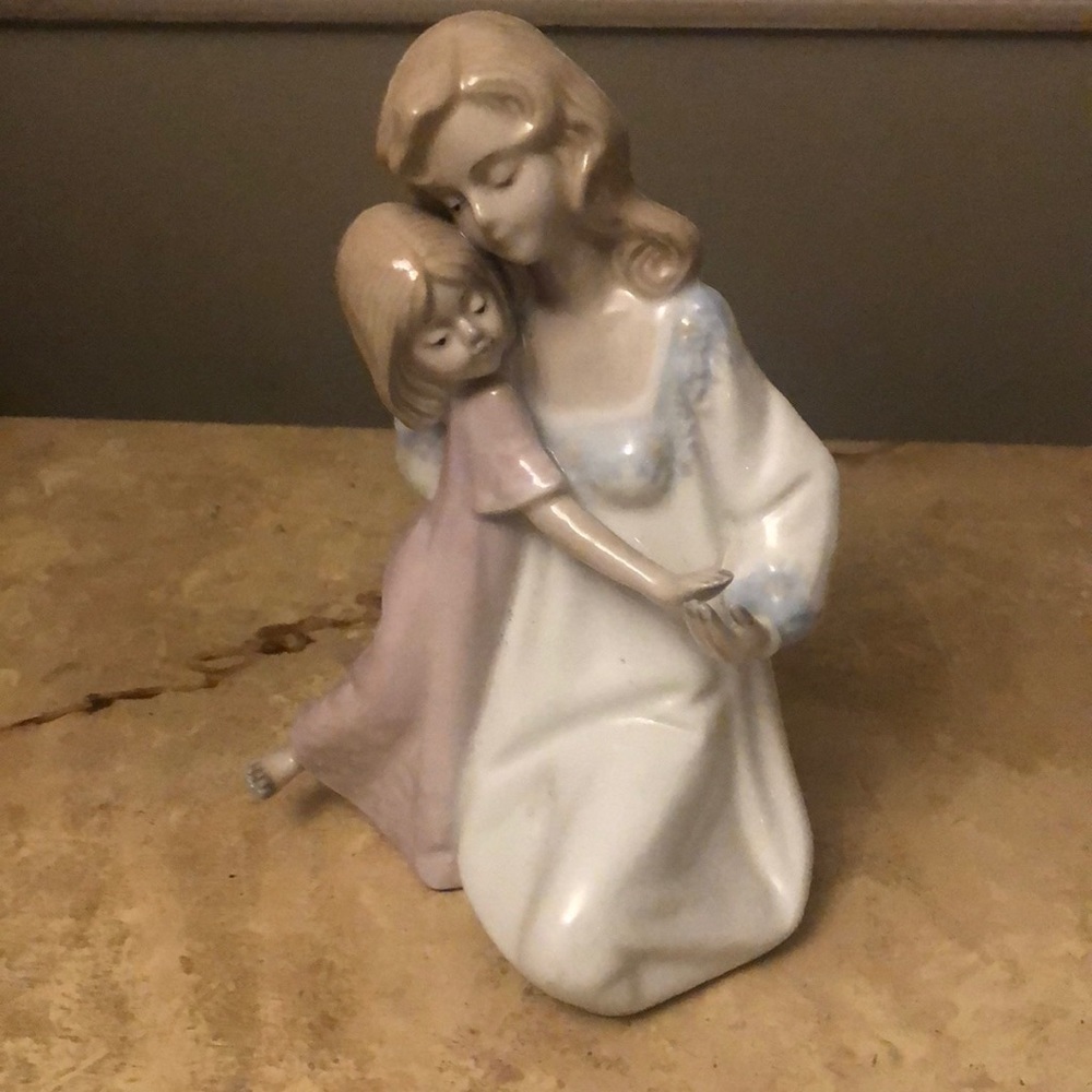Paul Sebastian 1990 mother and child porcelain figurine